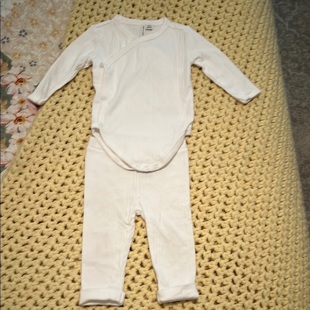 NWOT Janie and Jack White Pointelle Pattern Bodysuit & Pants 6-12m